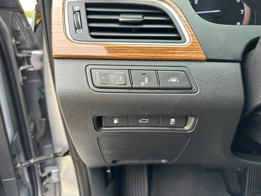 Used 2015 Hyundai Sonata Limited w/ Option Group 06 image 18