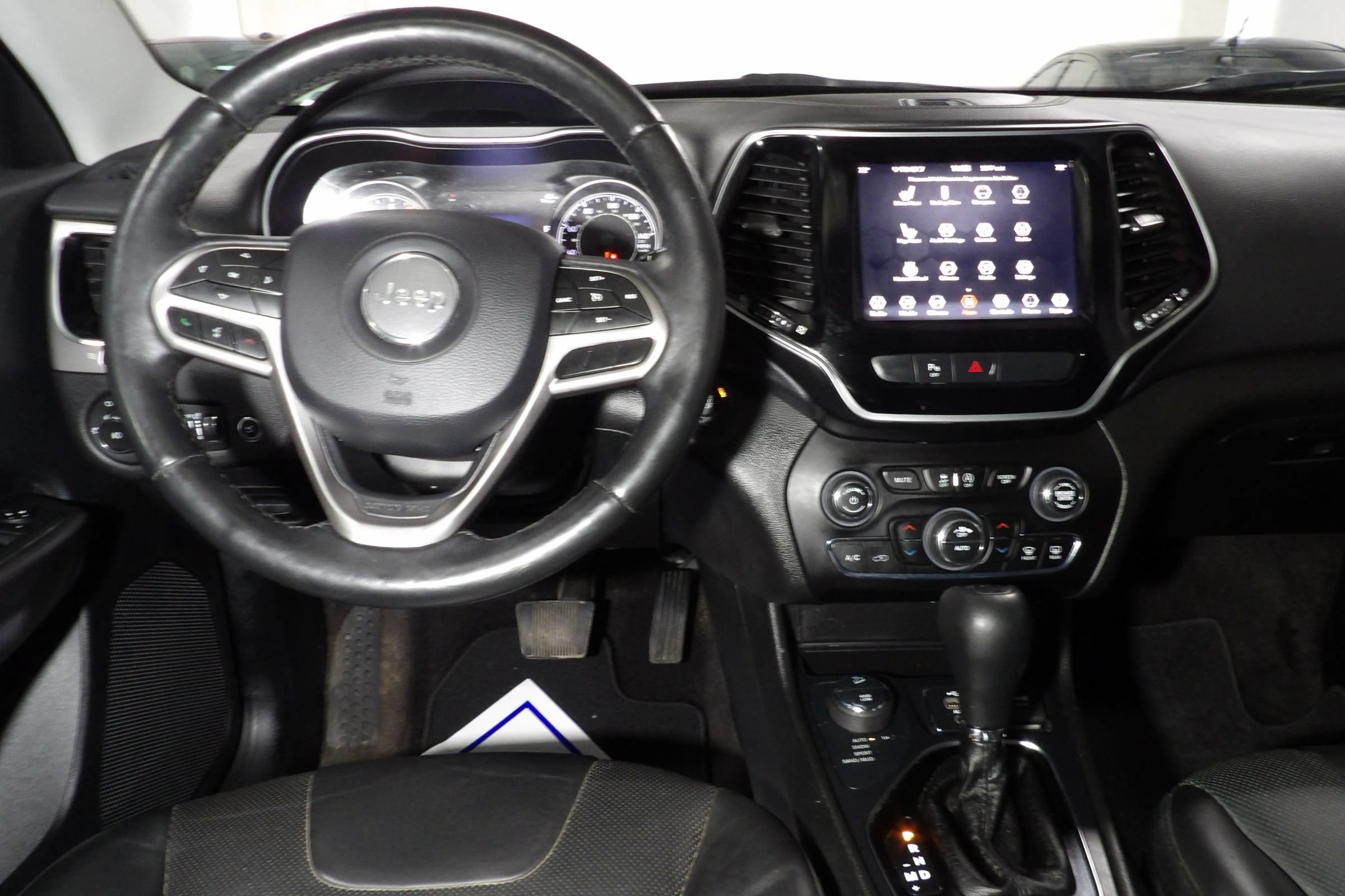 Used 2019 Jeep Cherokee Limited AWD/4WD image 11