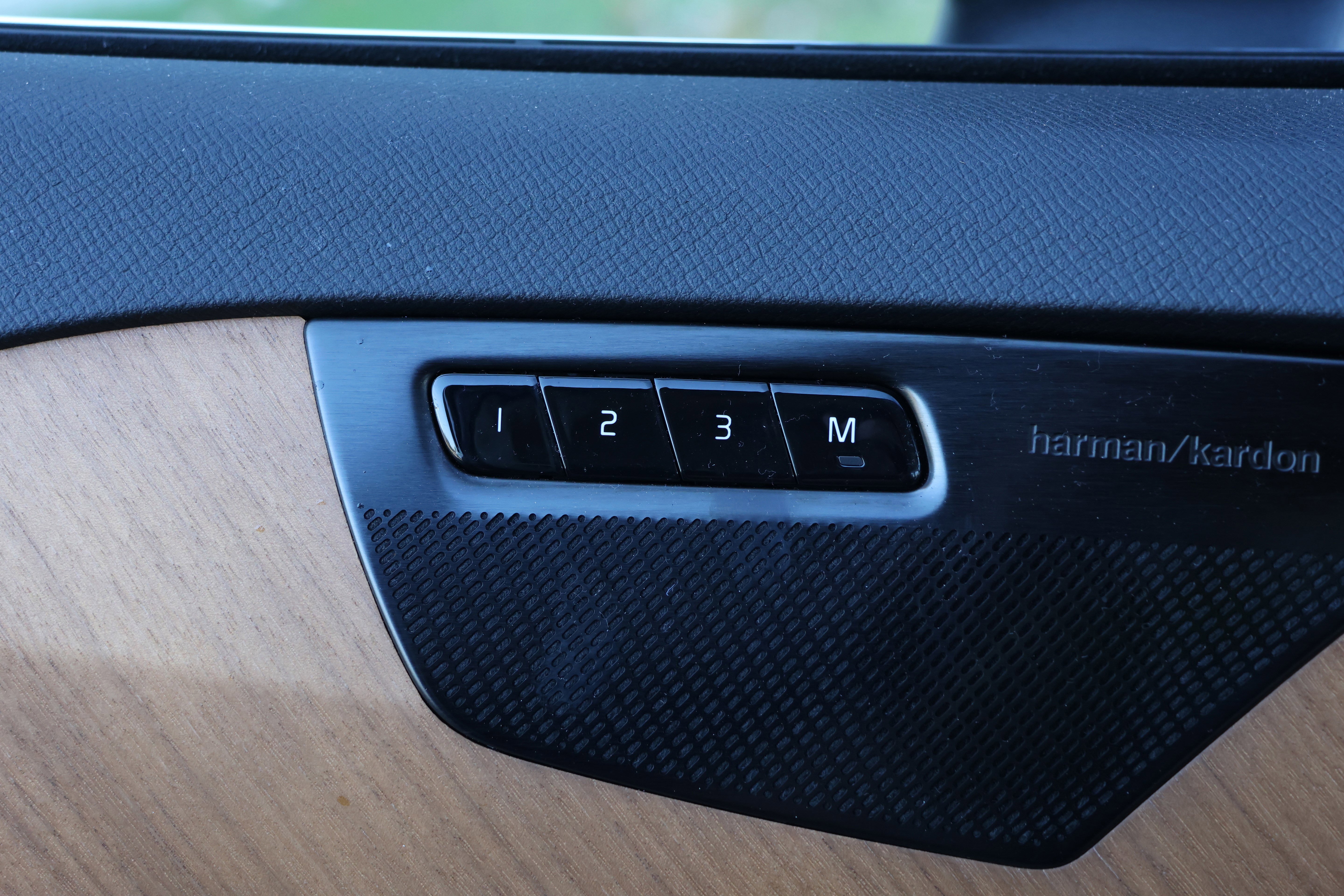 Used 2022 Volvo XC90 T6 Momentum w/ Advanced Package image 13