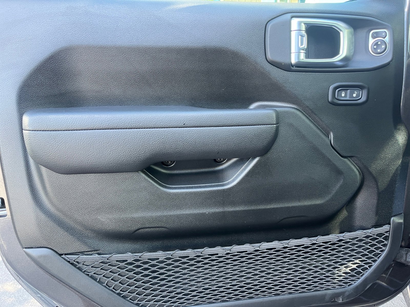 Used 2023 Jeep Wrangler Sport S image 15