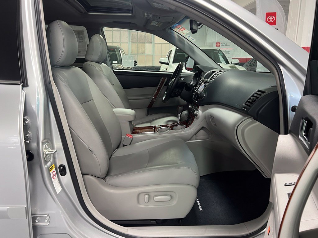 Used 2013 Toyota Highlander Limited FWD image 23