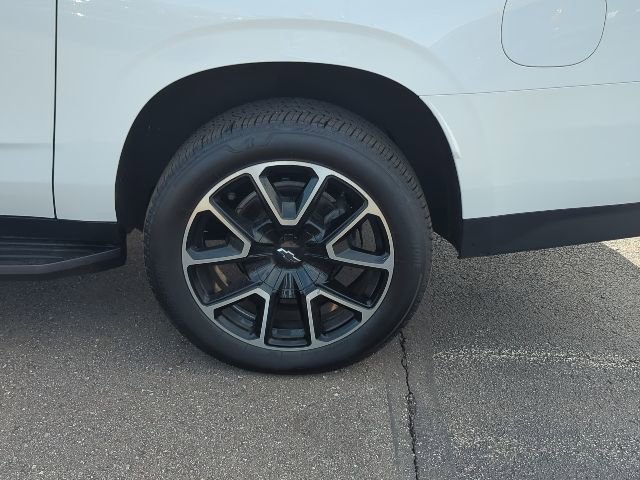 Used 2023 Chevrolet Suburban RST w/ Luxury Package image 11