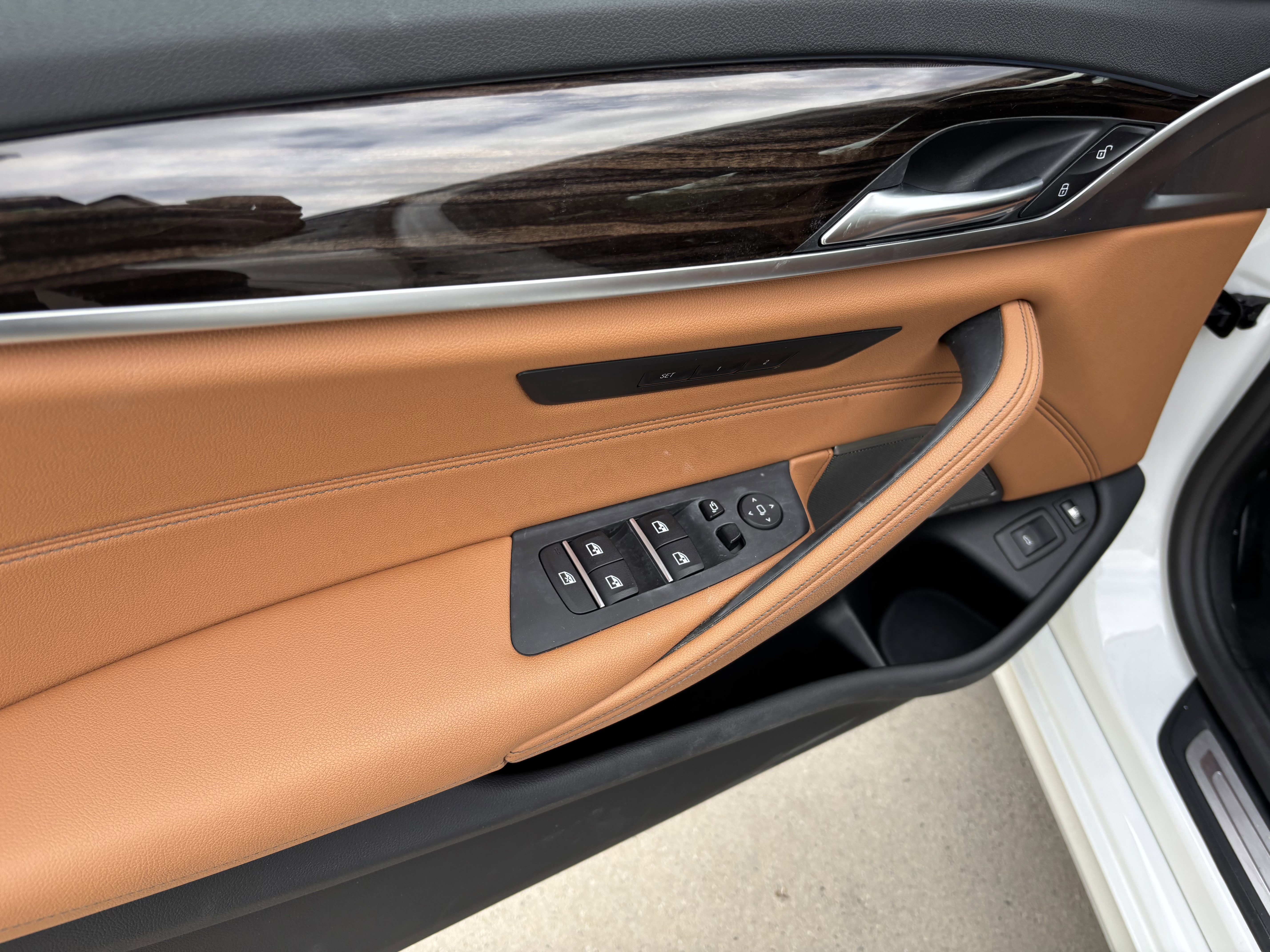 Used 2023 BMW 530e w/ Premium Package image 14