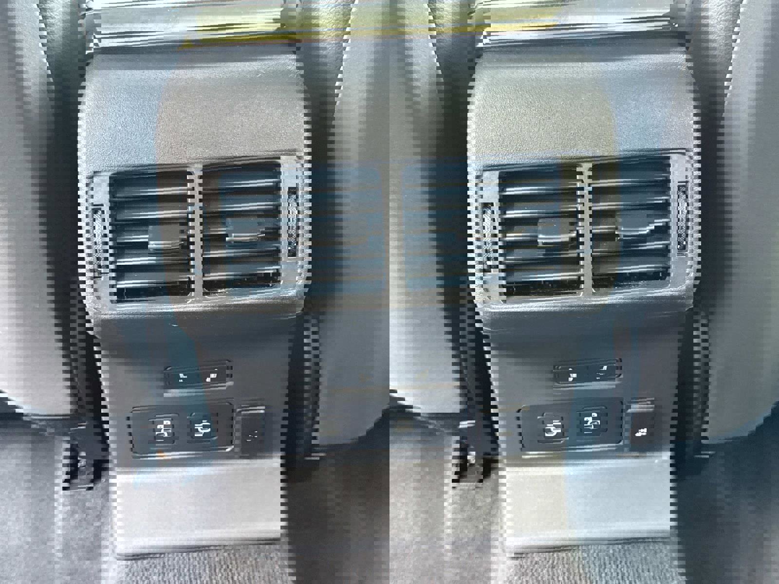 Certified 2025 Land Rover Range Rover Velar Dynamic SE image 16