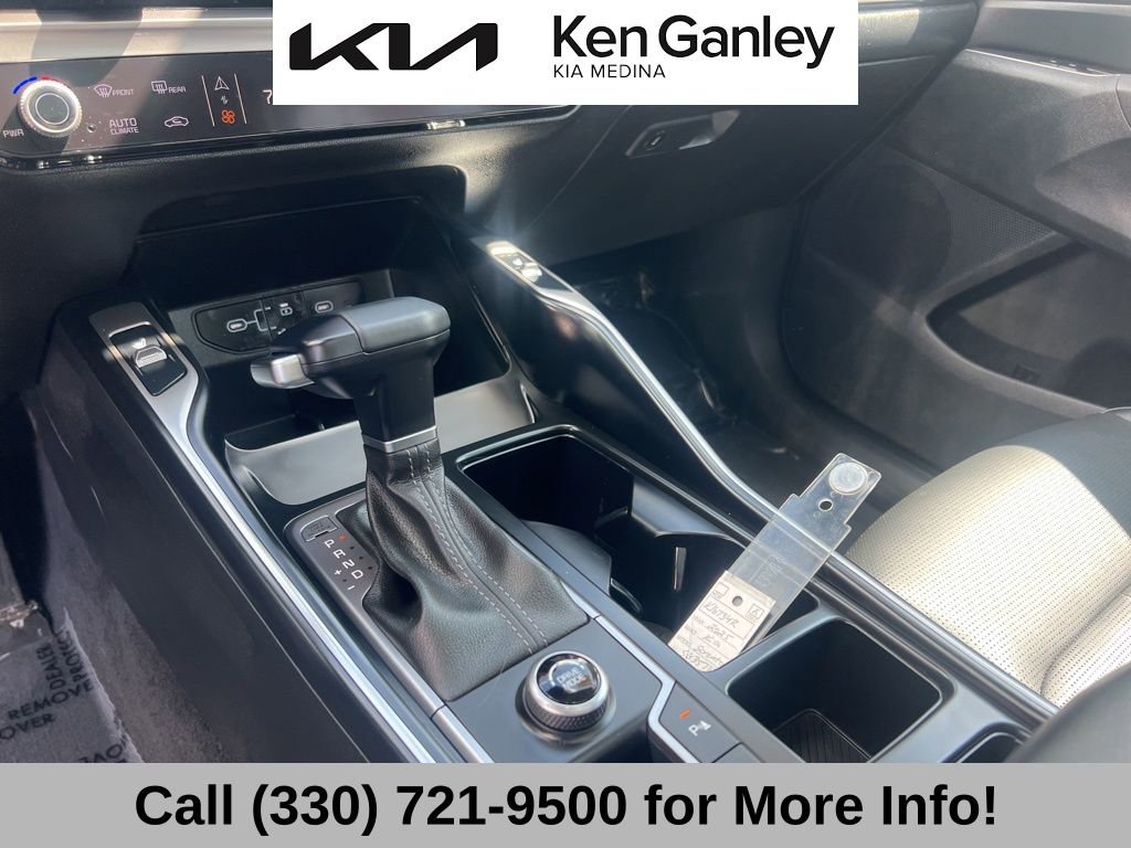 Certified 2025 Kia Sorento S w/ Panoramic Sunroof Package image 35