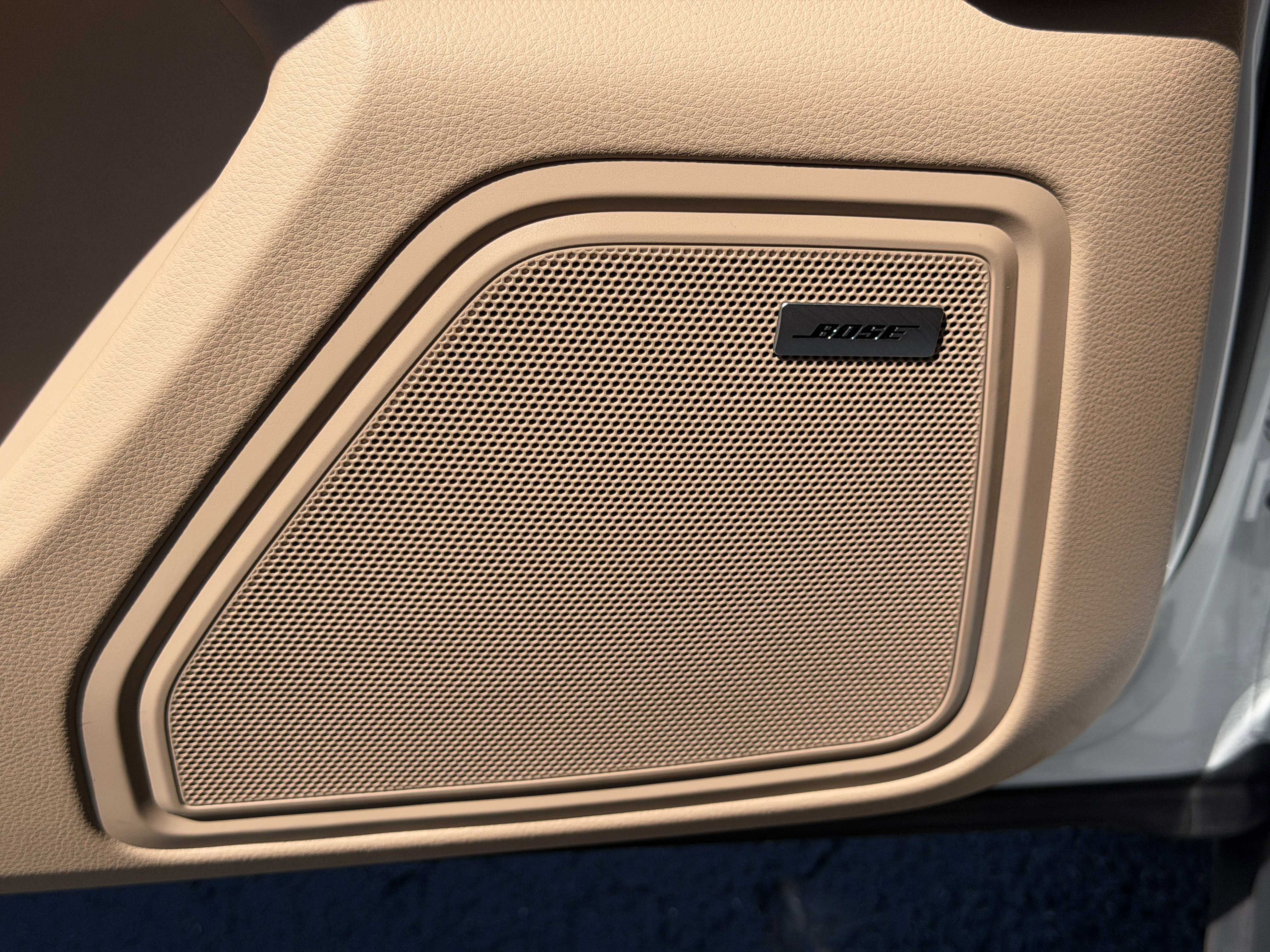 Certified 2025 Porsche Macan AWD/4WD image 24