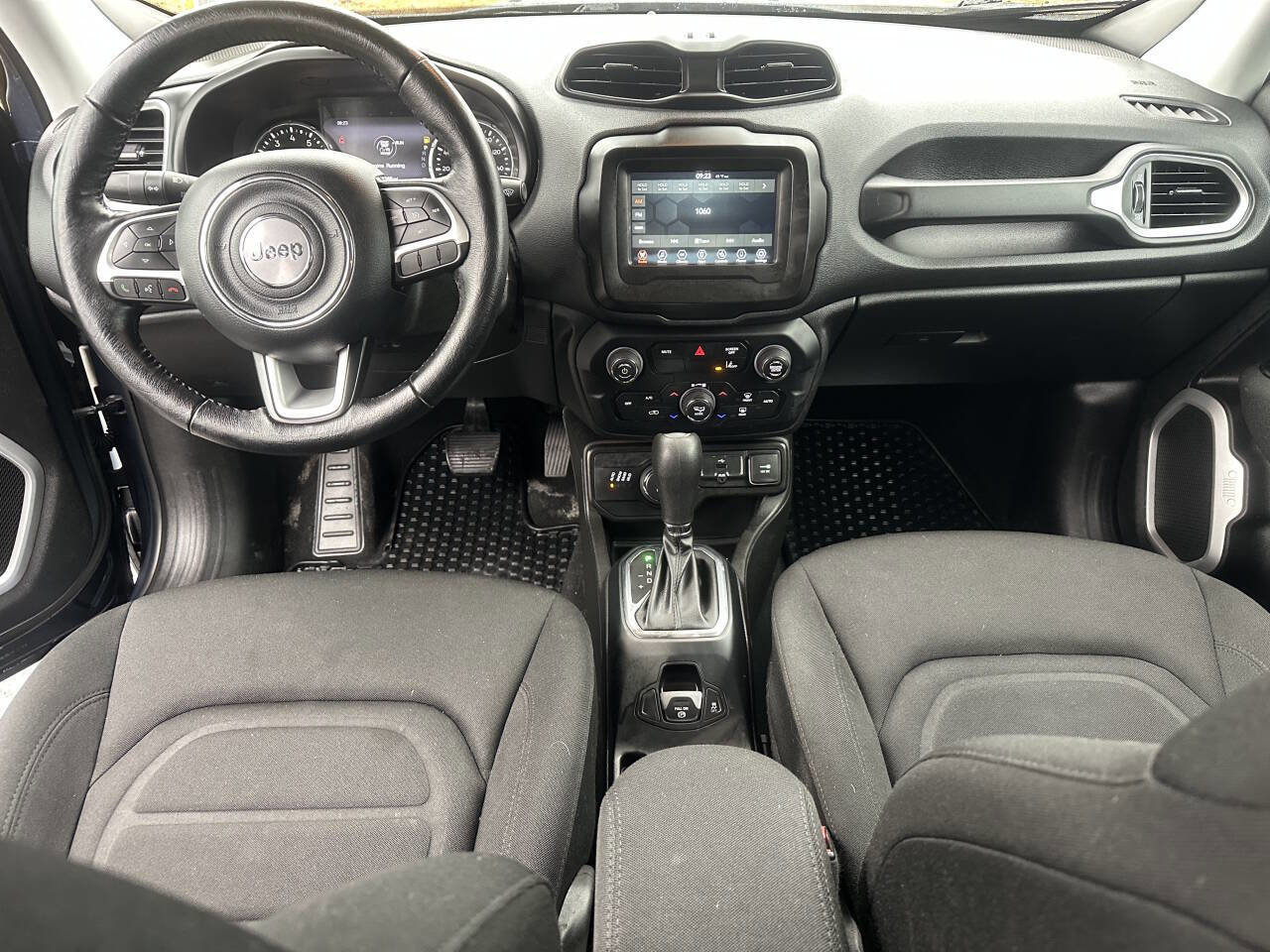 Used 2021 Jeep Renegade Latitude w/ Convenience Group AWD/4WD image 10
