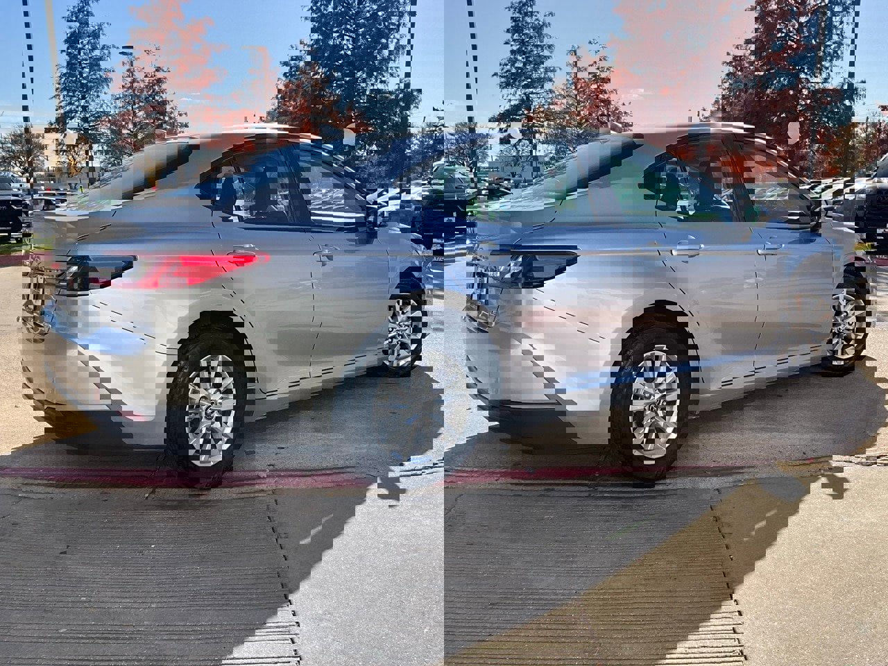 Used 2025 Toyota Camry LE image 6