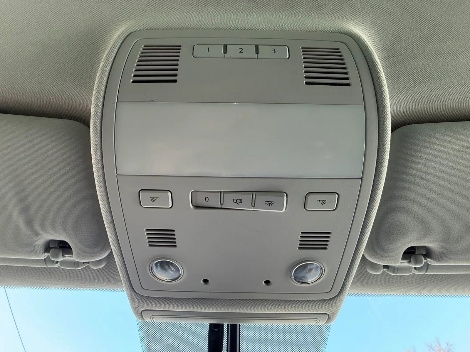 Used 2012 Volkswagen Touareg Sport AWD/4WD image 40