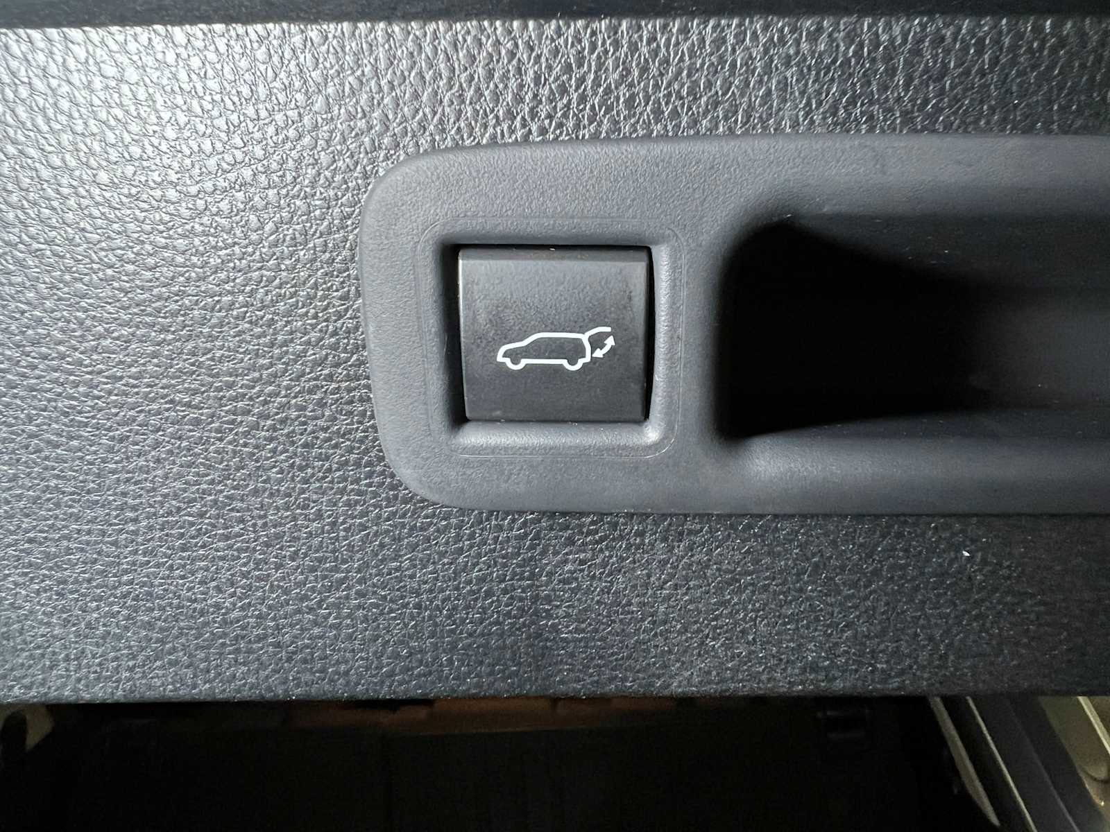 Used 2022 Toyota Highlander LE image 17