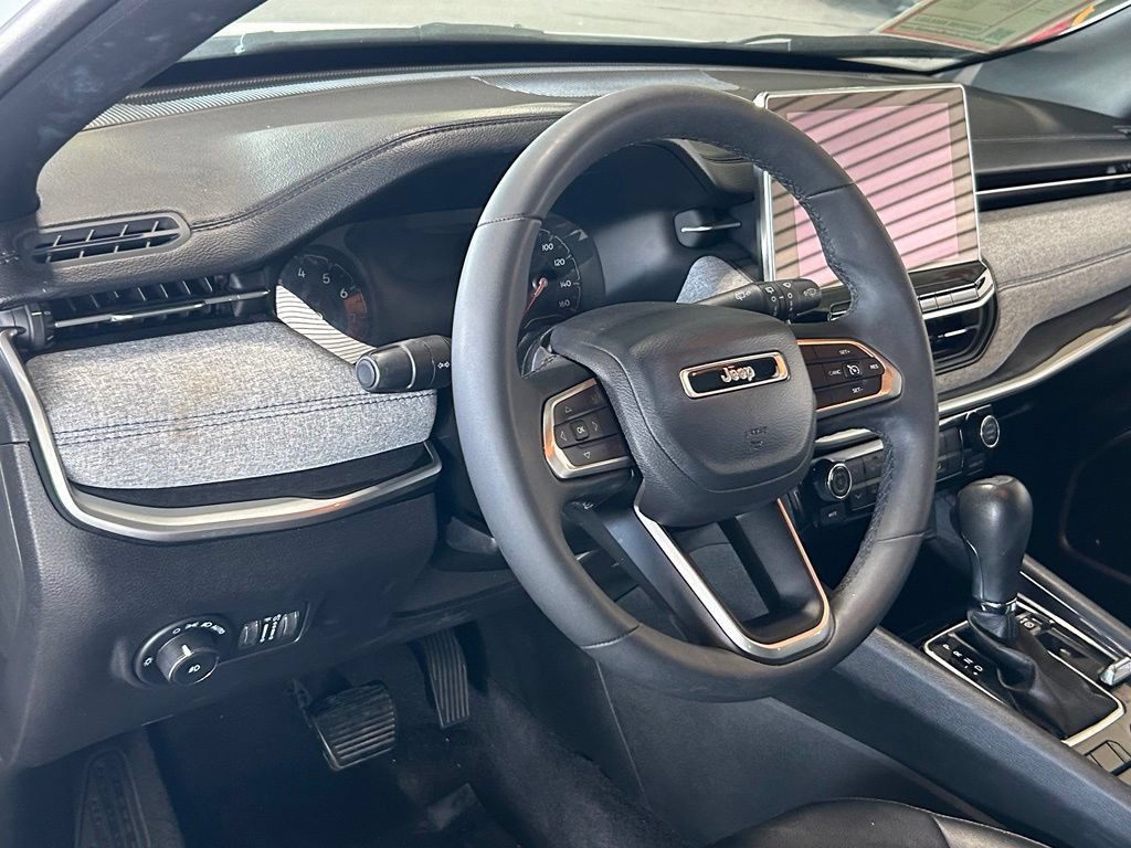 Used 2023 Jeep Compass Latitude w/ Sun and Sound Group AWD/4WD image 19