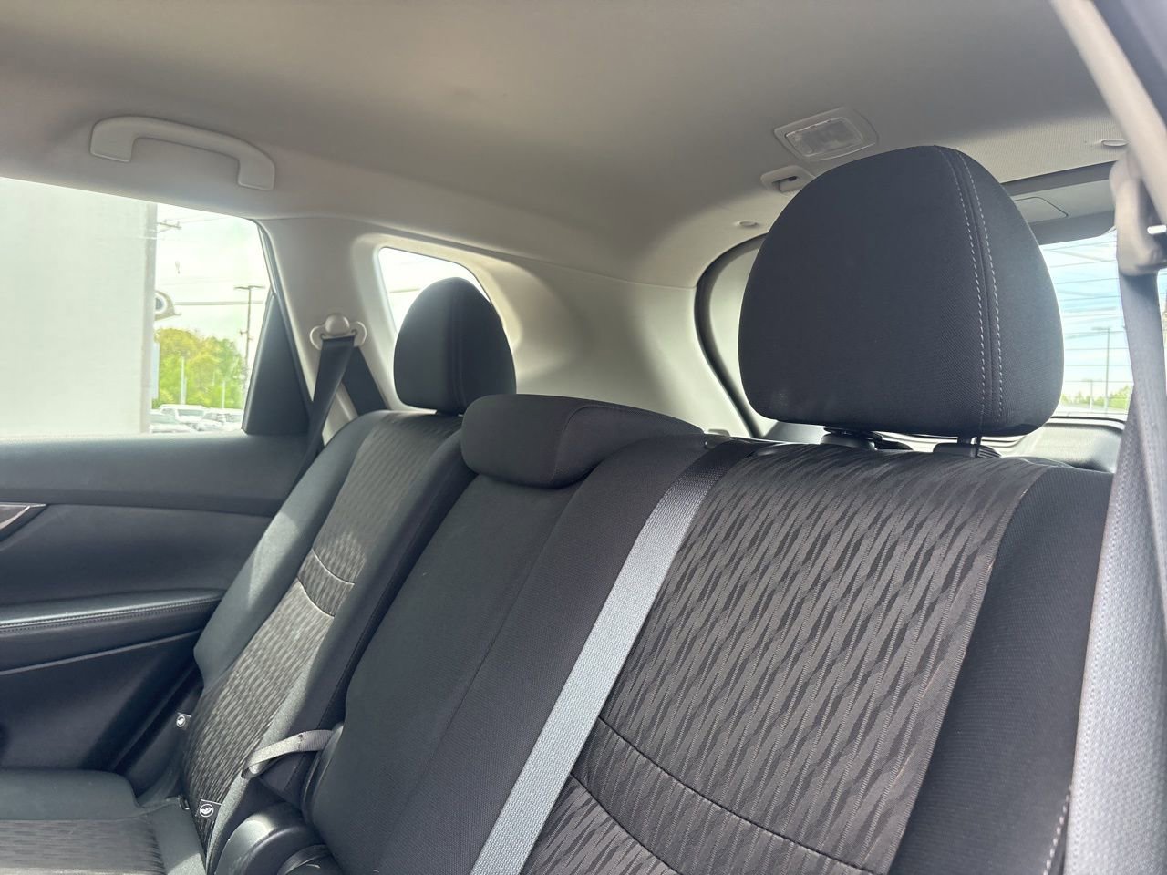 Used 2019 Nissan Rogue S image 4