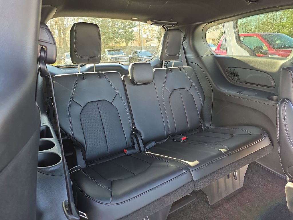 New 2026 Chrysler Pacifica Select image 12