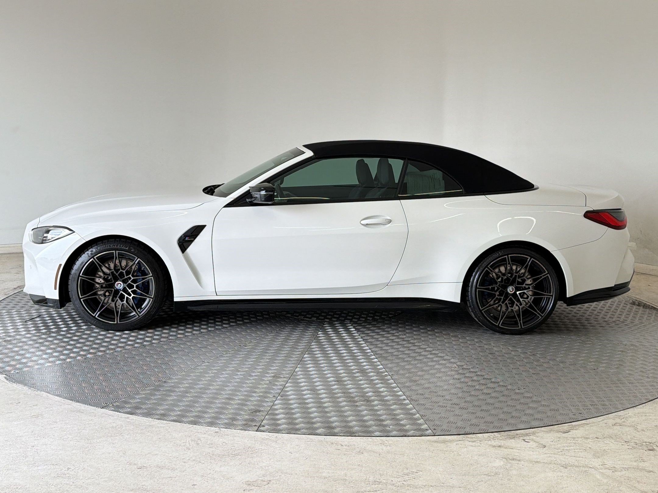 Used 2023 BMW M4 xDrive Competition w/ Executive Package AWD/4WD image 2