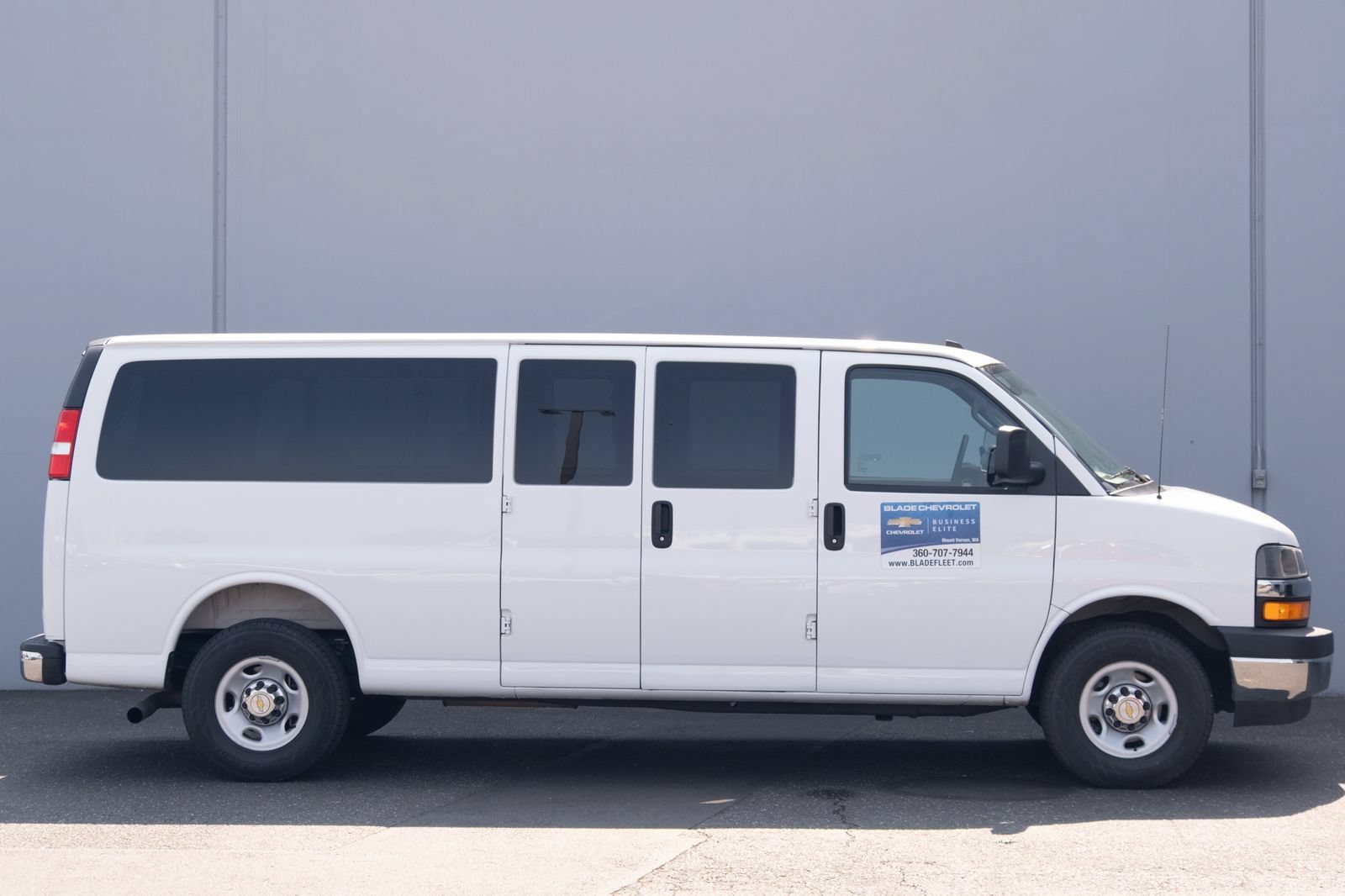 Used 2025 Chevrolet Express 3500 LT w/ LT Preferred Equipment Group RWD image 20