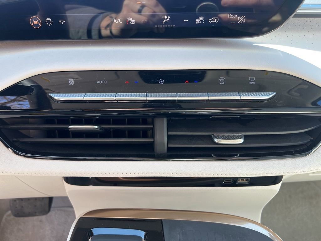 Certified 2025 Buick Enclave Avenir w/ Super Cruise Package FWD image 49