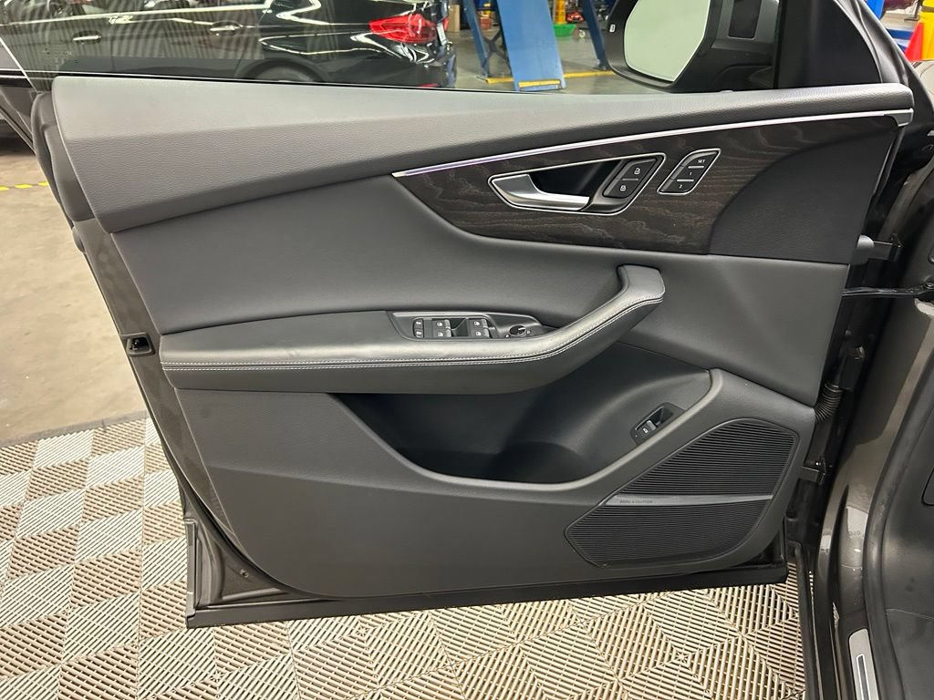Used 2022 Audi Q8 Prestige AWD/4WD image 19