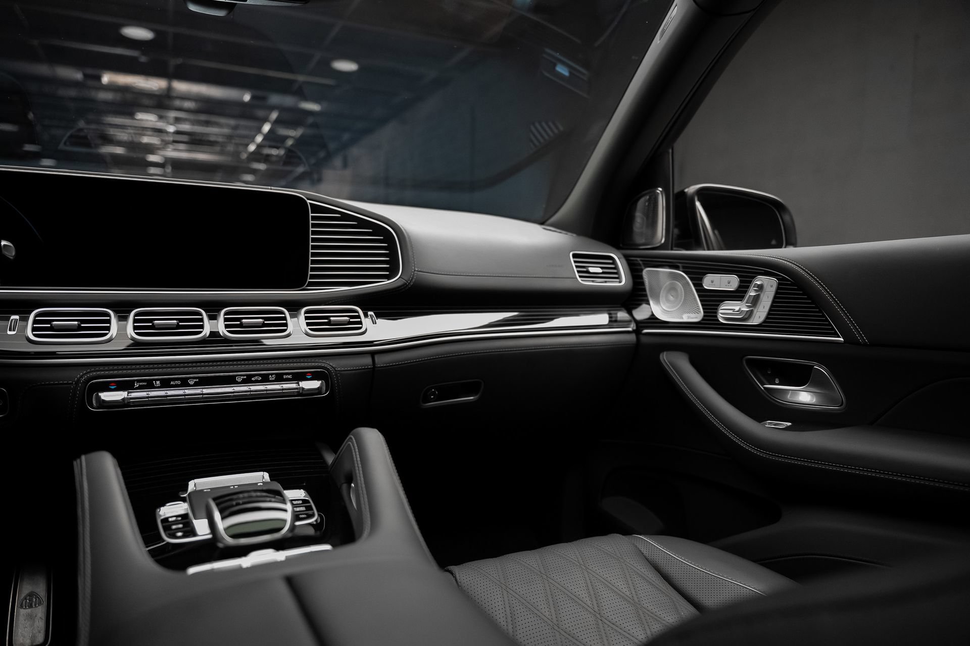 Used 2024 Mercedes-Benz Maybach GLS 600 4MATIC image 44