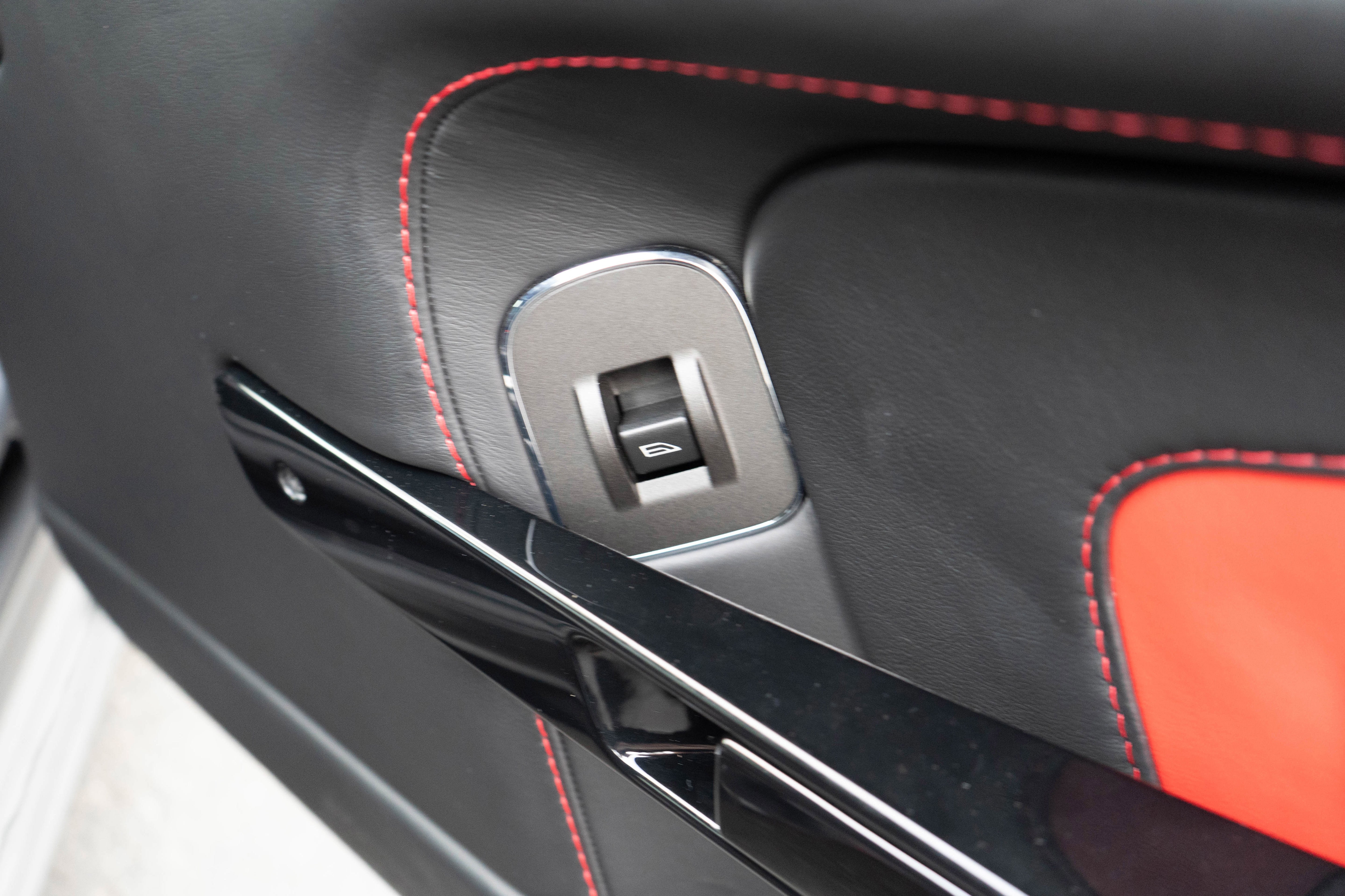 Used 2015 Aston Martin V12 Vantage S image 31