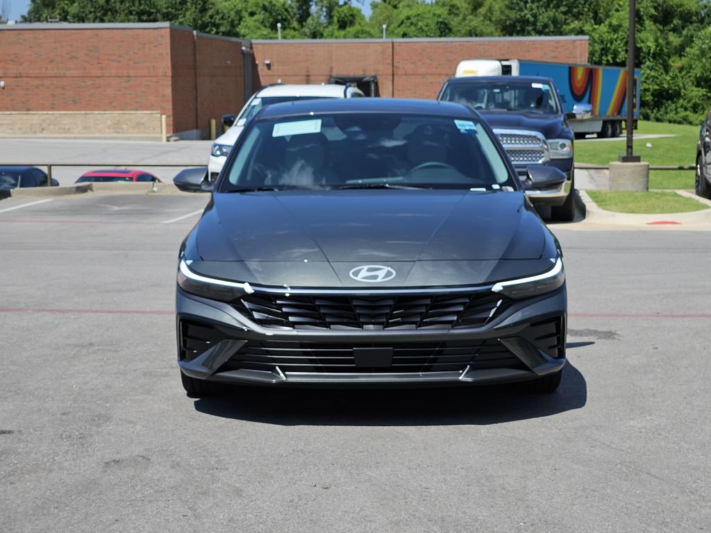 New 2026 Hyundai Elantra Limited FWD image 2