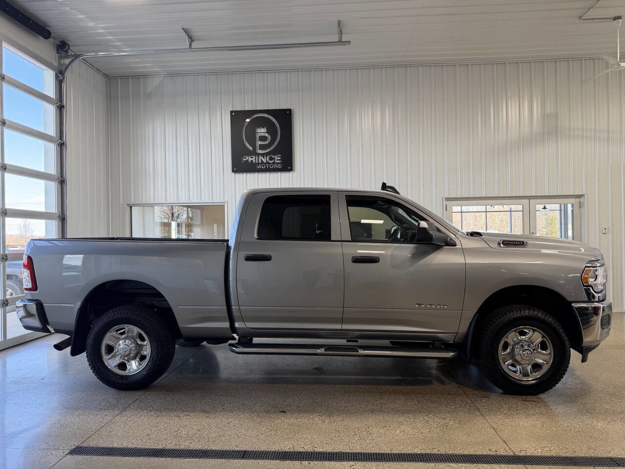 Used 2022 RAM 2500 Tradesman w/ Chrome Appearance Group AWD/4WD image 4