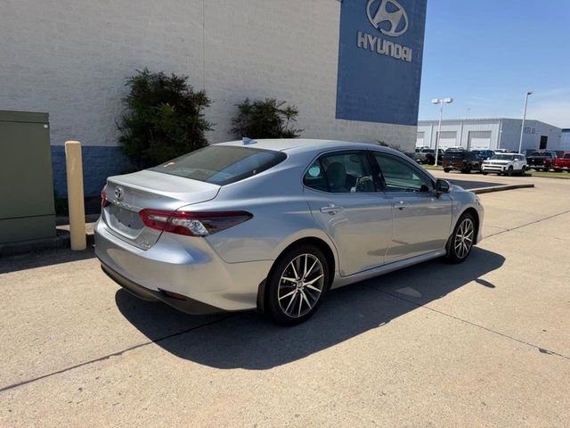 Used 2024 Toyota Camry XLE w/ Navigation Package FWD image 3