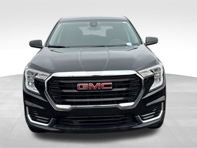Used 2024 GMC Terrain SLE image 8