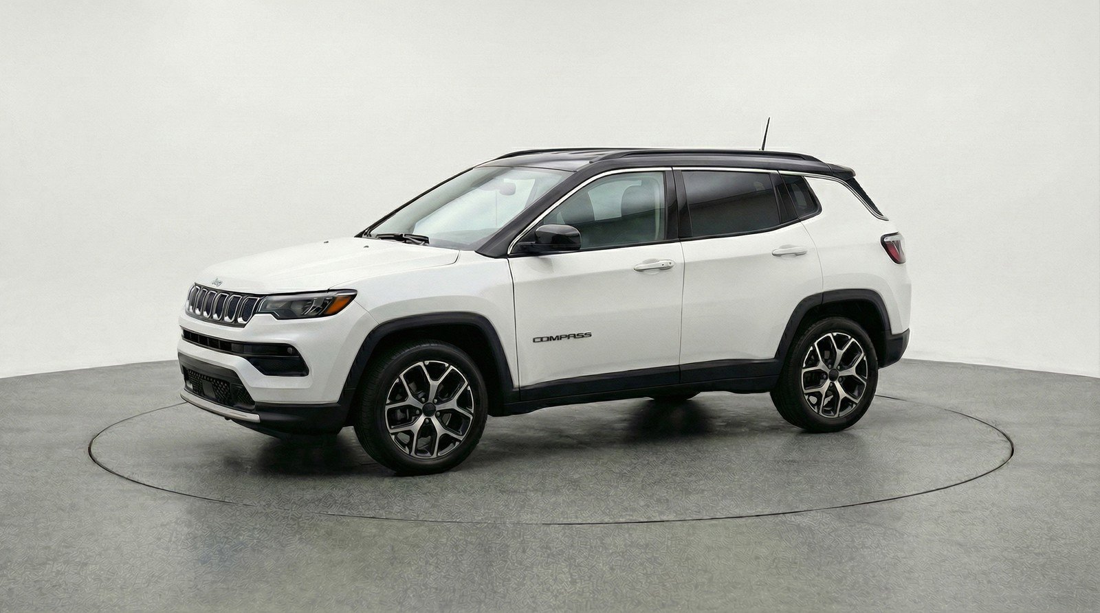 Used 2025 Jeep Compass Limited image 3