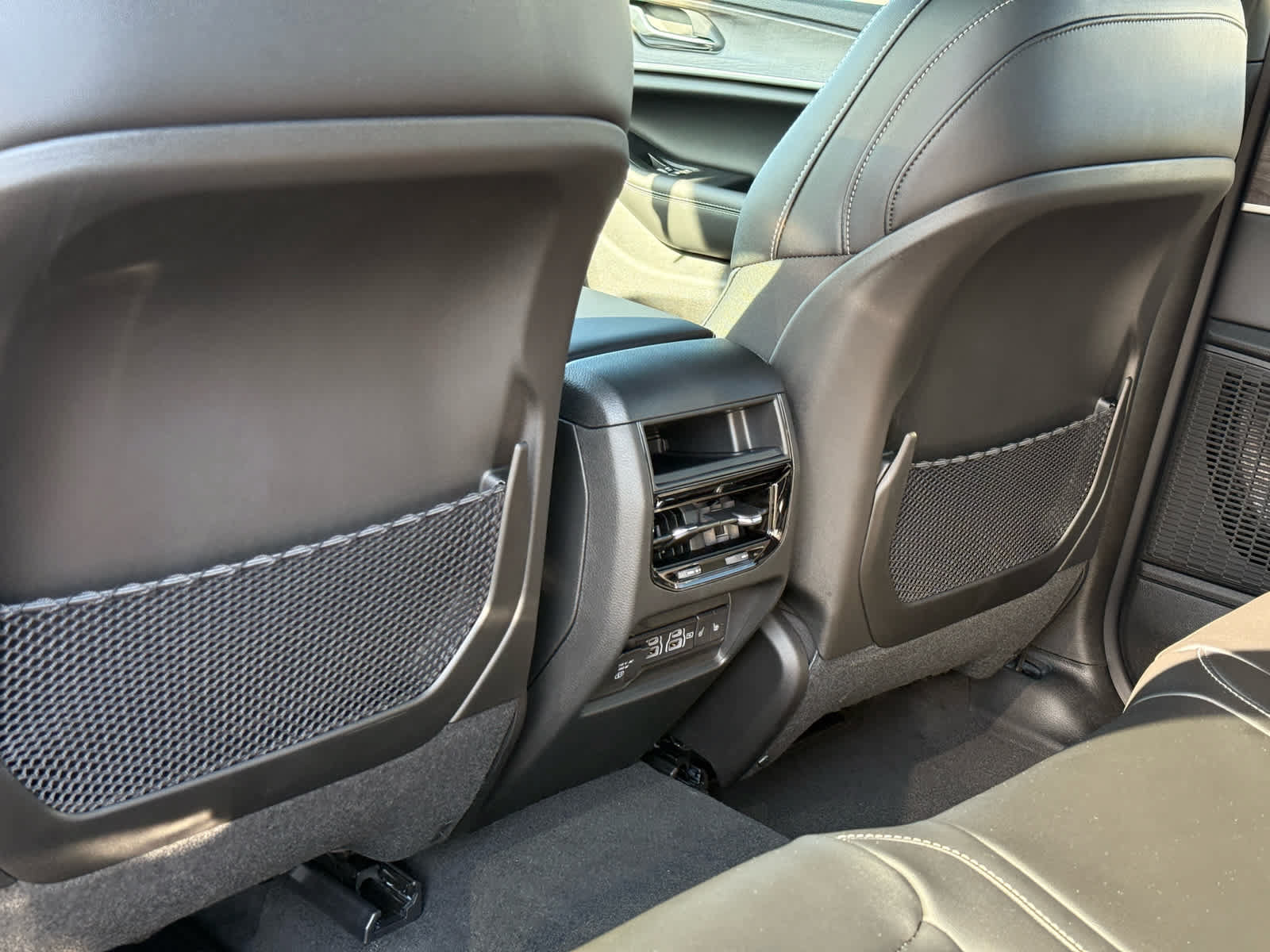 New 2025 Jeep Grand Cherokee Limited AWD/4WD image 28