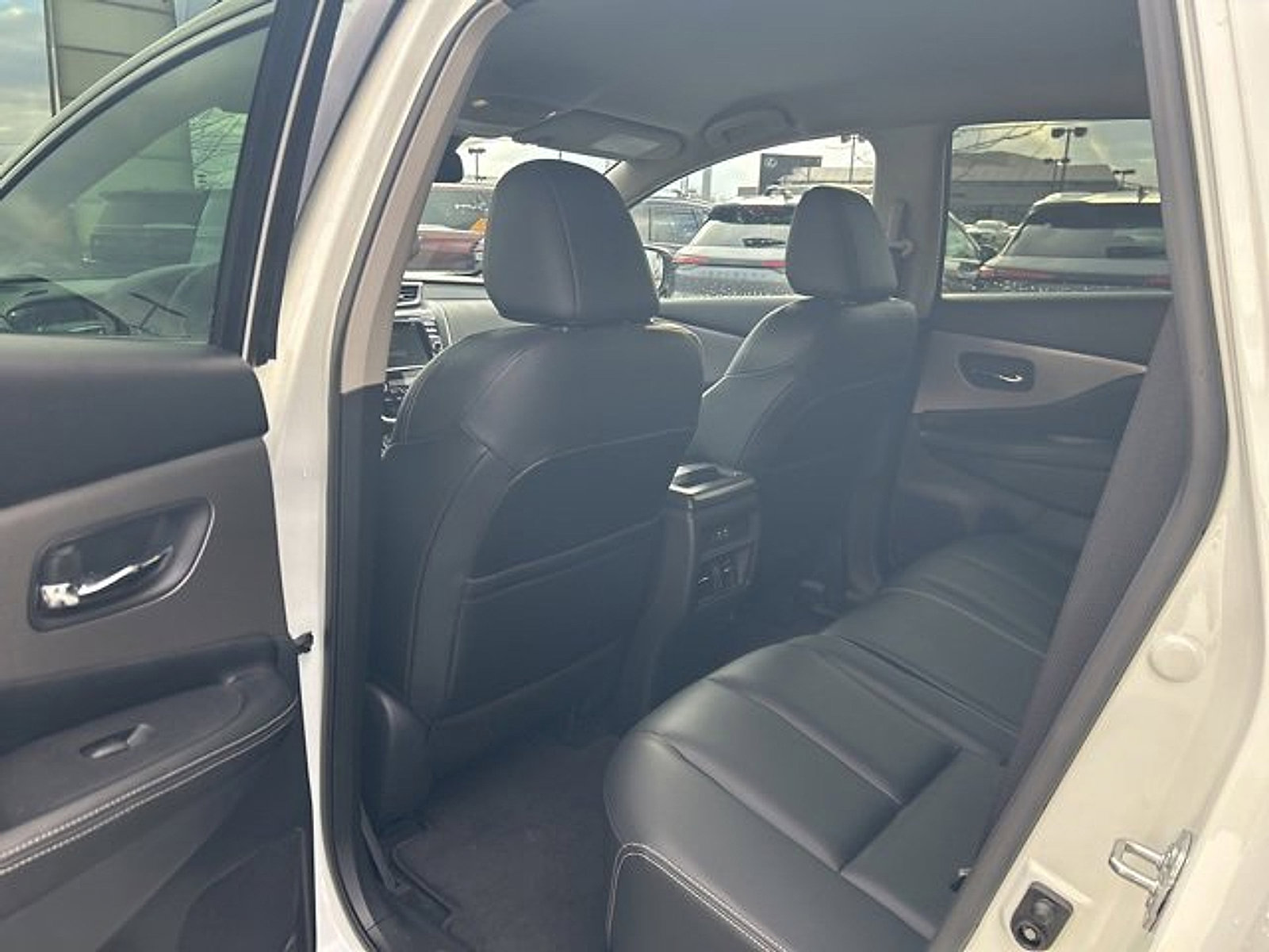 Used 2024 Nissan Murano SV w/ SV Midnight Edition Package image 11