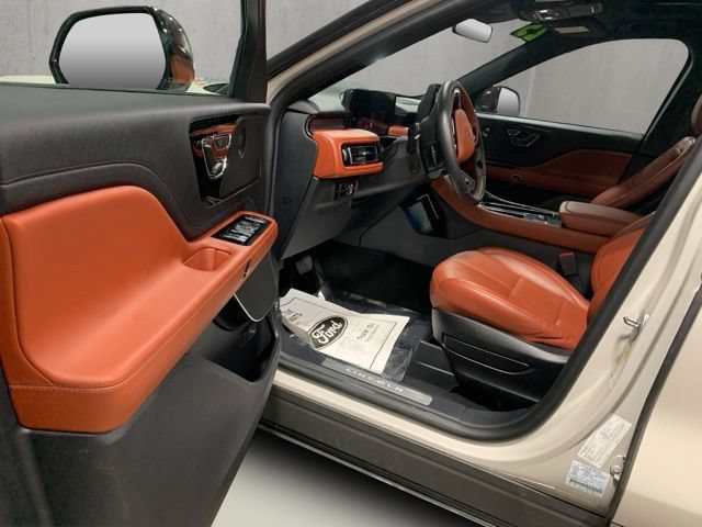 Used 2025 Lincoln Aviator Reserve w/ Illumination Package AWD/4WD image 34