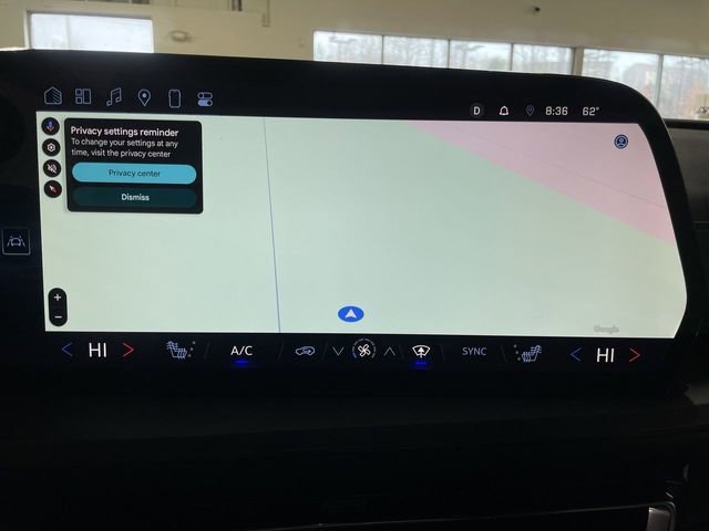 Used 2025 Chevrolet Traverse LT image 18