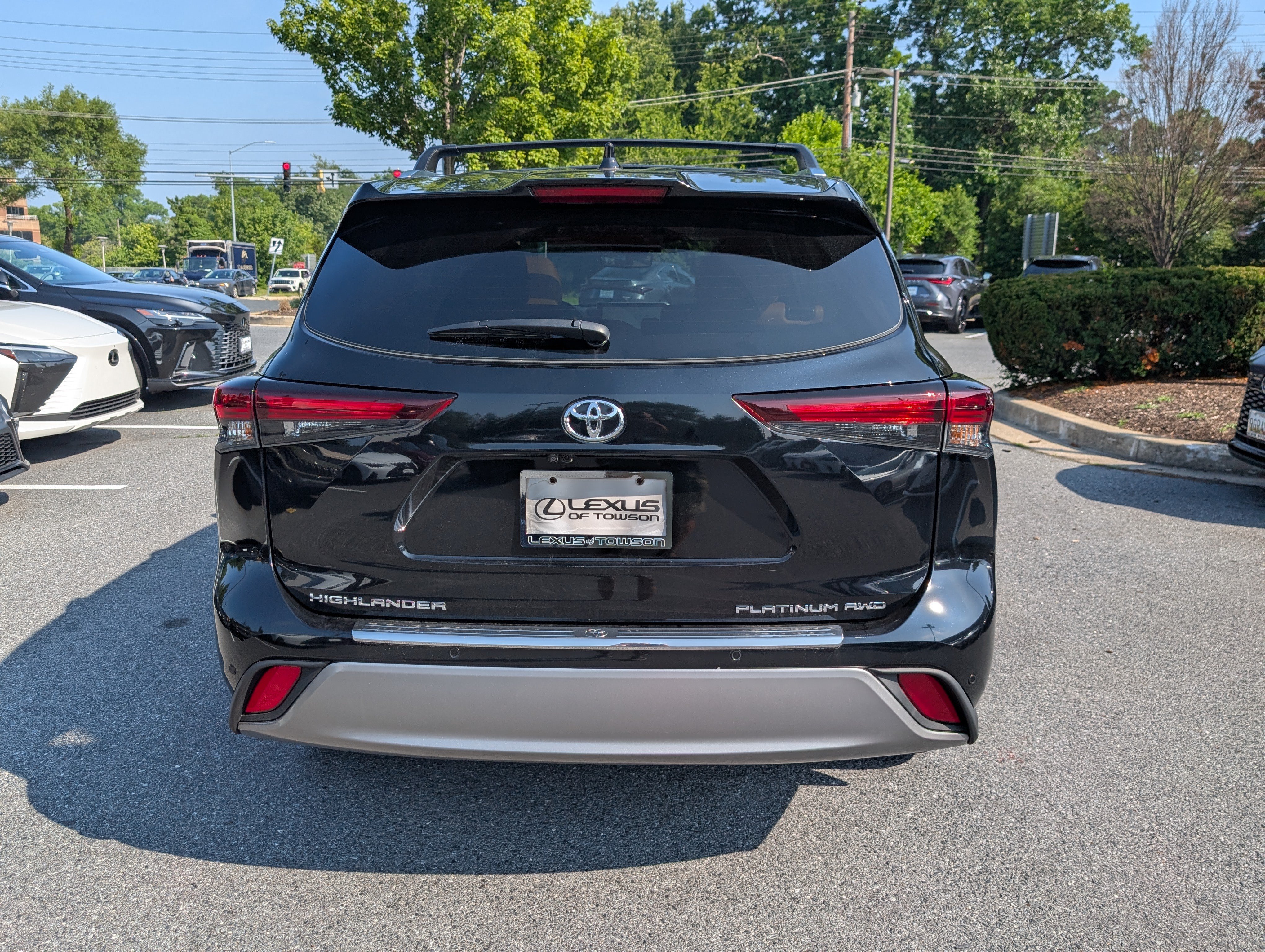 Used 2025 Toyota Highlander Platinum AWD/4WD image 4