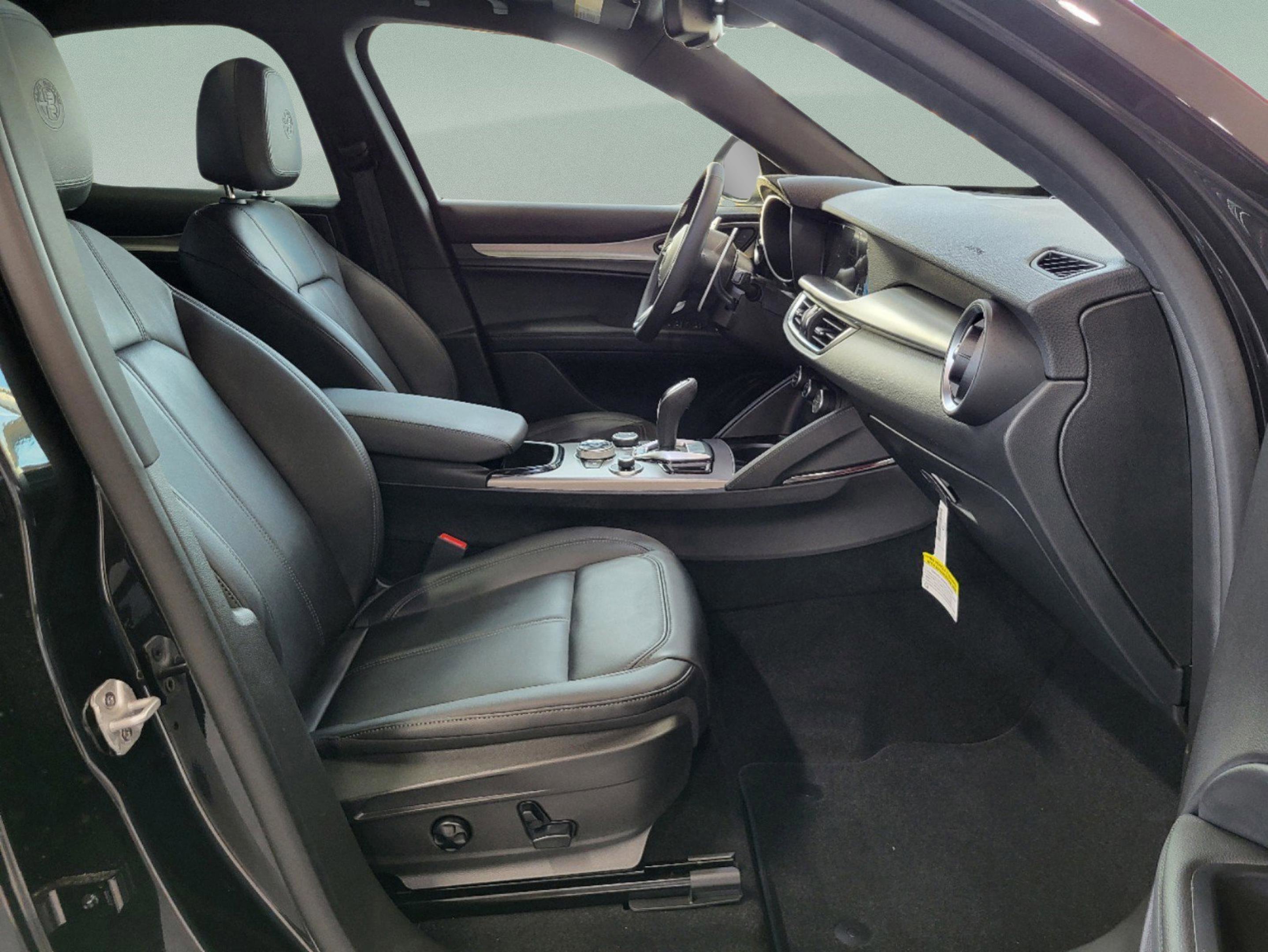 New 2025 Alfa Romeo Stelvio Sprint AWD/4WD image 12