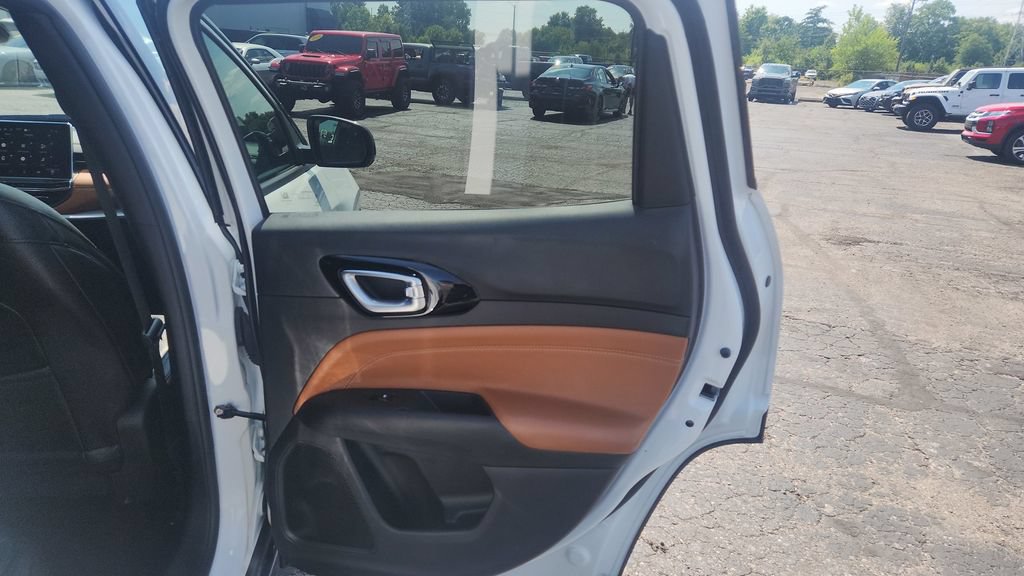 Used 2025 Jeep Compass Limited AWD/4WD image 12