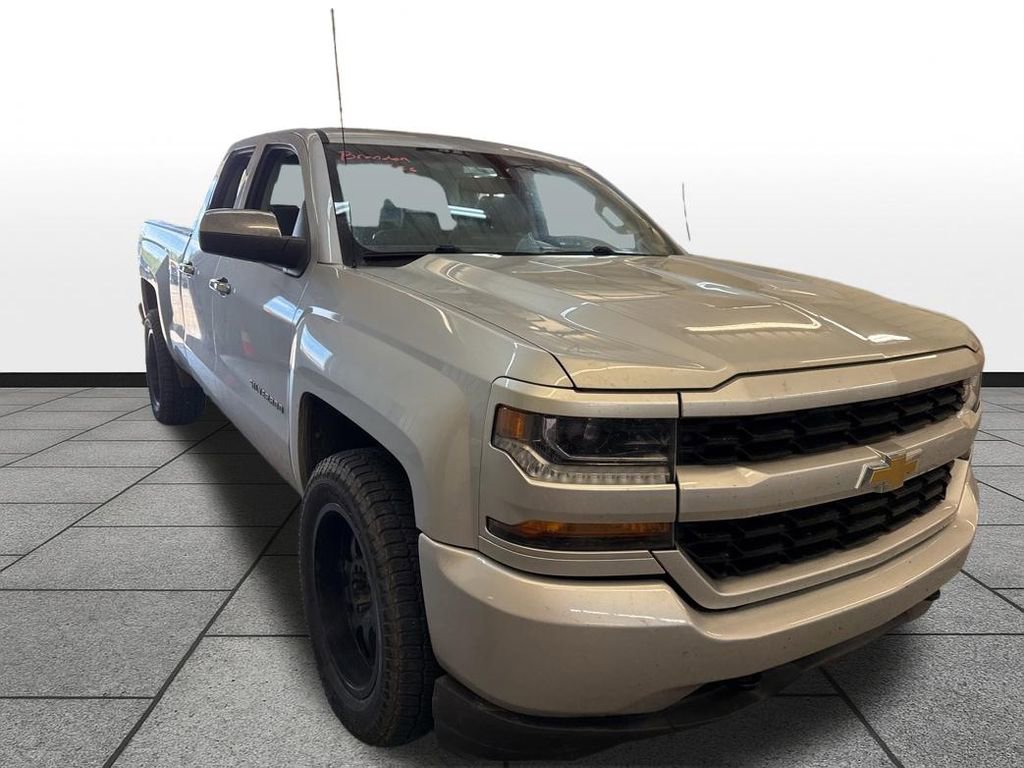 Used 2017 Chevrolet Silverado 1500 Custom w/ Custom Convenience Package AWD/4WD image 3