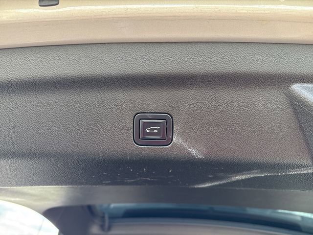 Used 2022 Chevrolet Suburban RST w/ Sport Performance Package image 13