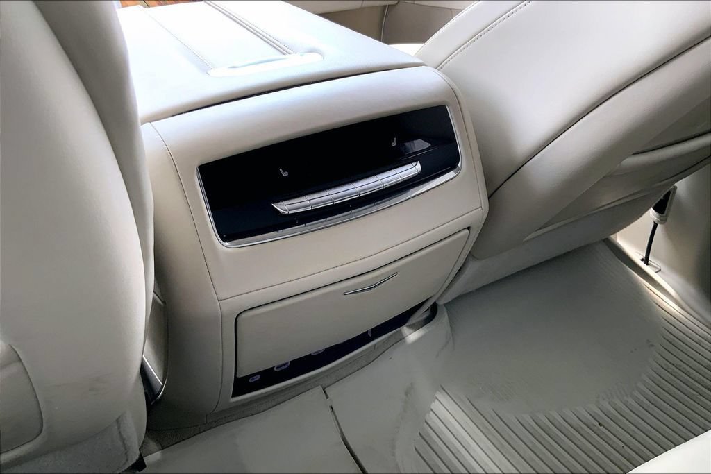 Used 2023 Cadillac Escalade Premium Luxury Platinum AWD/4WD image 31