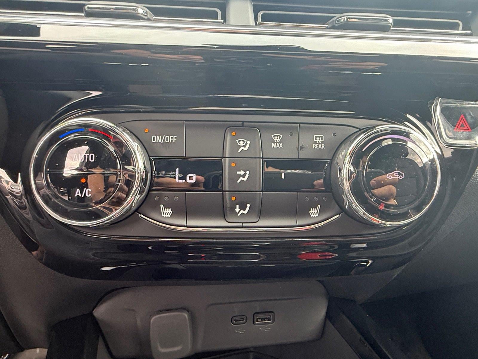 New 2026 Chevrolet Trax RS w/ Sunroof Package FWD image 24
