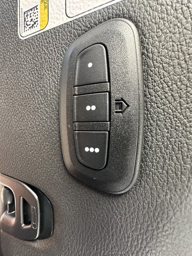 Used 2025 Jeep Wrangler Unlimited Sahara AWD/4WD image 26