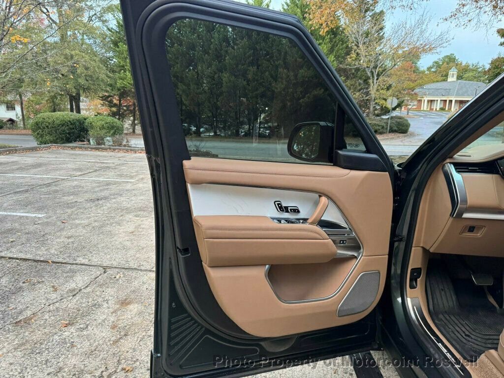 Used 2025 Land Rover Range Rover SV AWD/4WD image 34