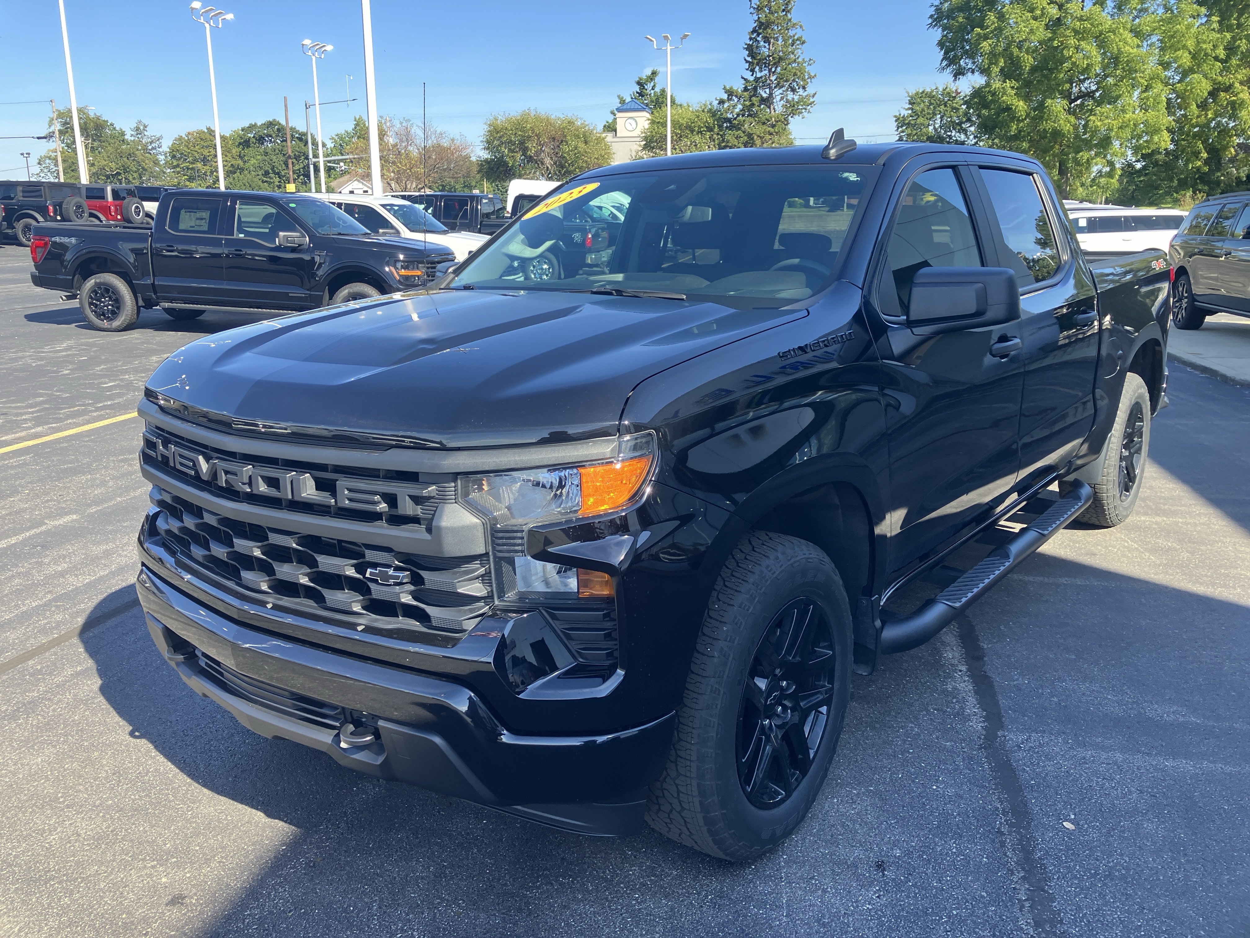 Used 2023 Chevrolet Silverado 1500 Custom w/ Rally Edition AWD/4WD image 3