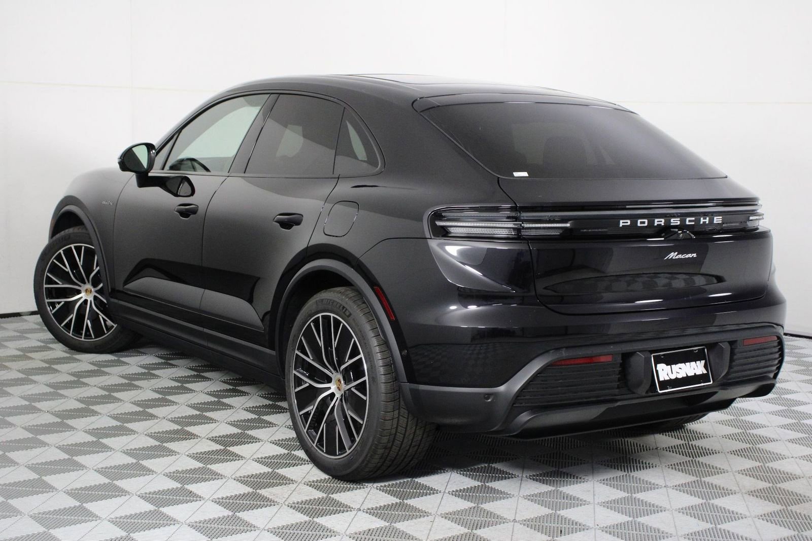 New 2026 Porsche Macan Electric RWD image 3