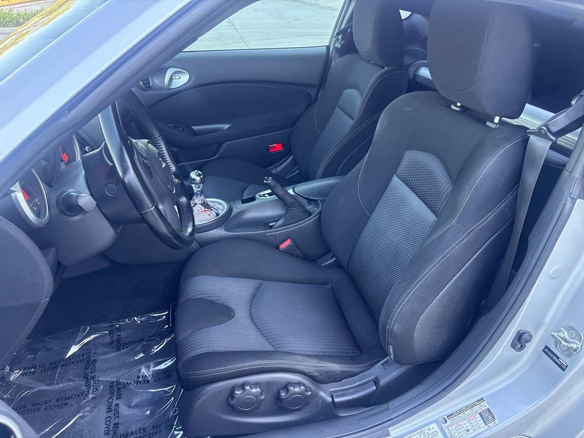 Used 2013 Nissan 370Z Coupe RWD image 17