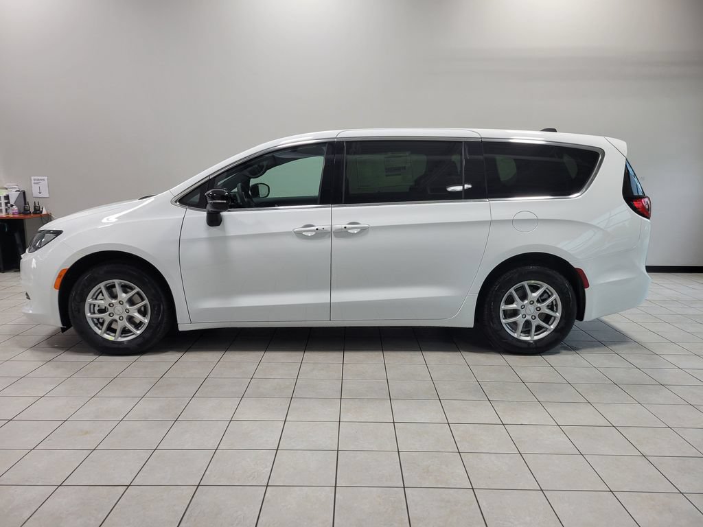 New 2027 Chrysler Pacifica Select AWD/4WD image 5