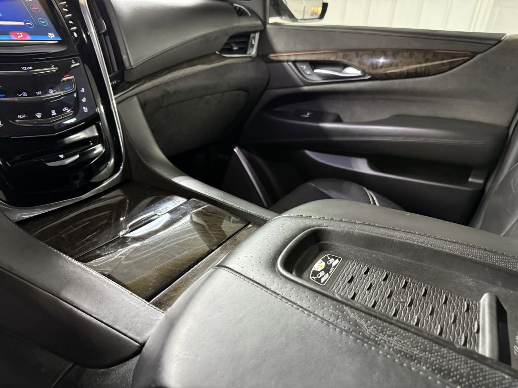 Used 2016 Cadillac Escalade ESV Platinum image 22