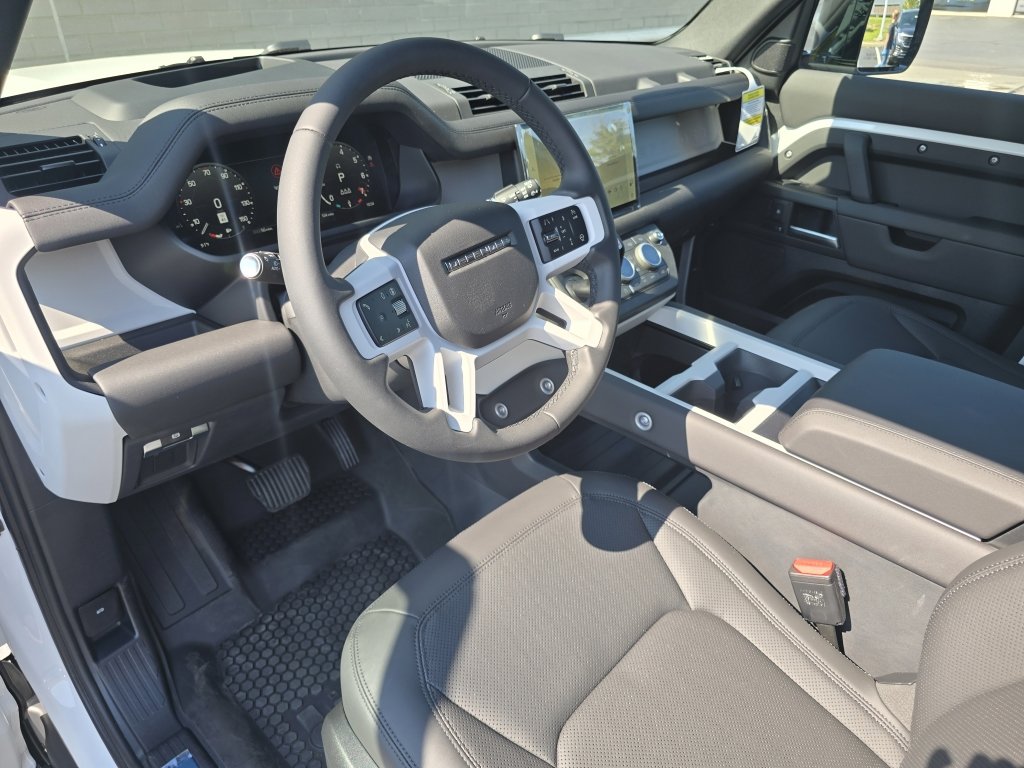 New 2025 Land Rover Defender 110 X-Dynamic SE image 31