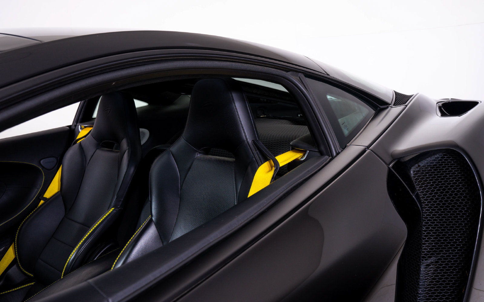 Used 2022 McLaren GT RWD image 24