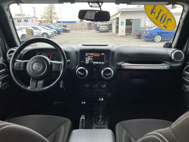 Used 2014 Jeep Wrangler Unlimited Sahara w/ Connectivity Group image 13