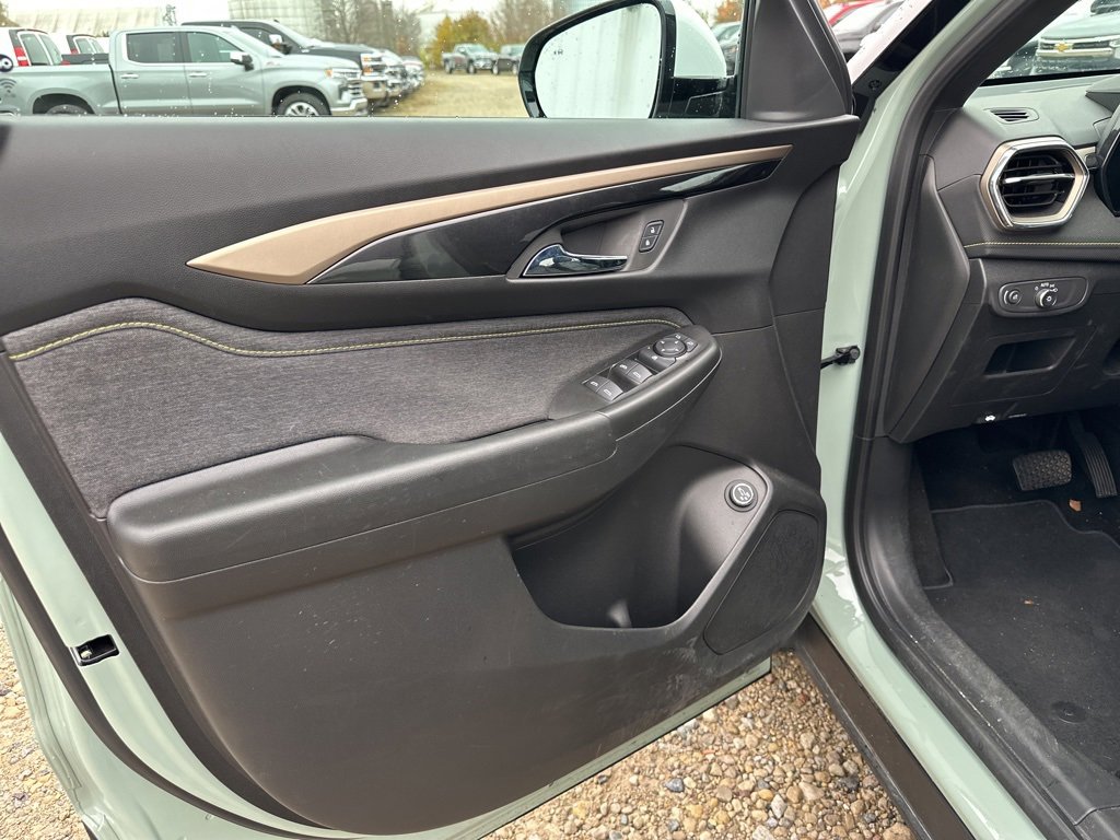 Used 2025 Chevrolet TrailBlazer ACTIV w/ Convenience Package image 9